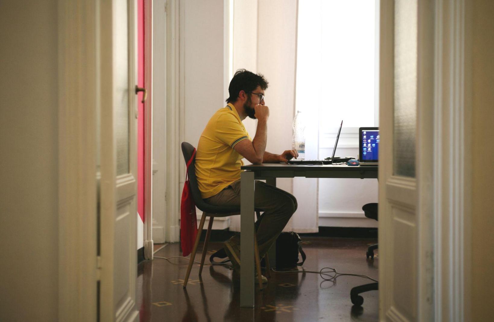 Sesión de análisis financiero con datos reales de empresa