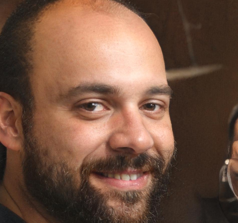 Retrato profesional de Alejandro Mendoza